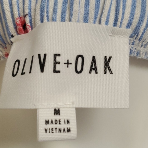 Olive + Oak Floral Blouse - Picture 2 of 3